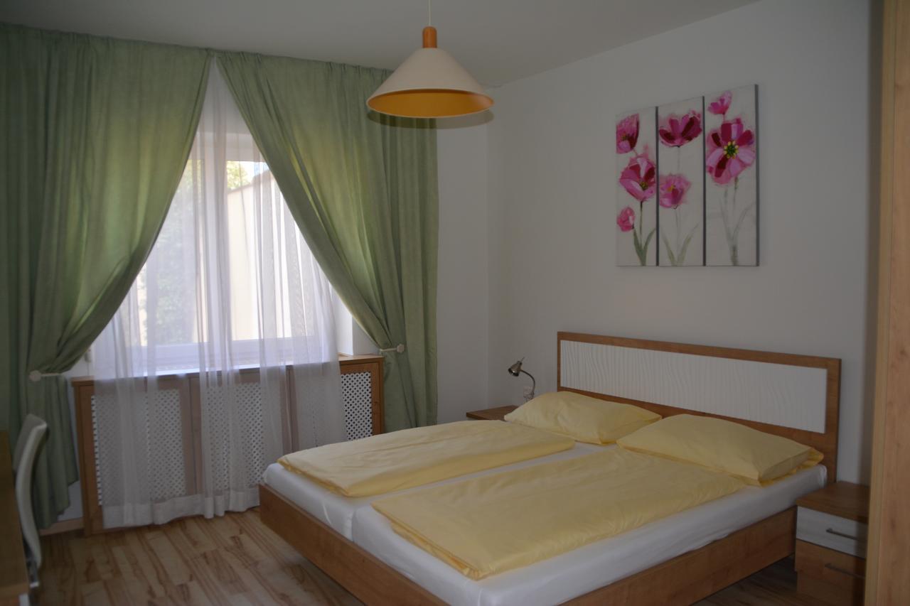 Hotel Lenau Stockerau Buitenkant foto
