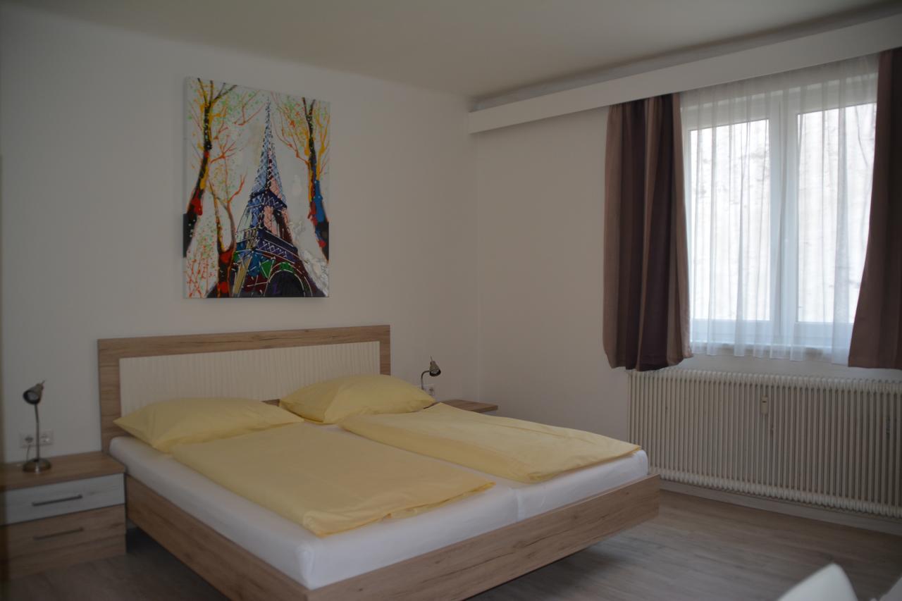 Hotel Lenau Stockerau Buitenkant foto