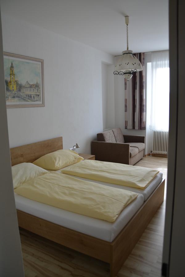 Hotel Lenau Stockerau Buitenkant foto