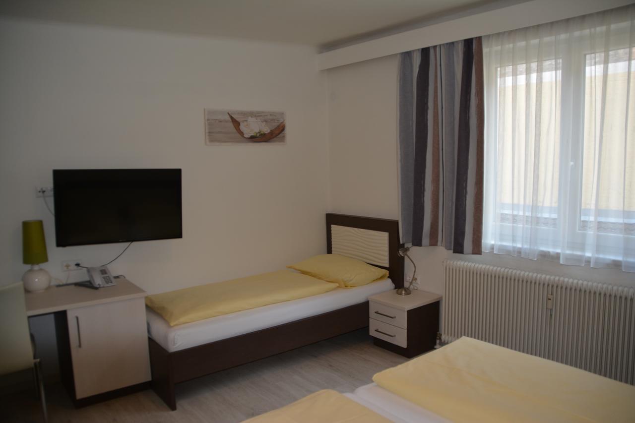 Hotel Lenau Stockerau Buitenkant foto