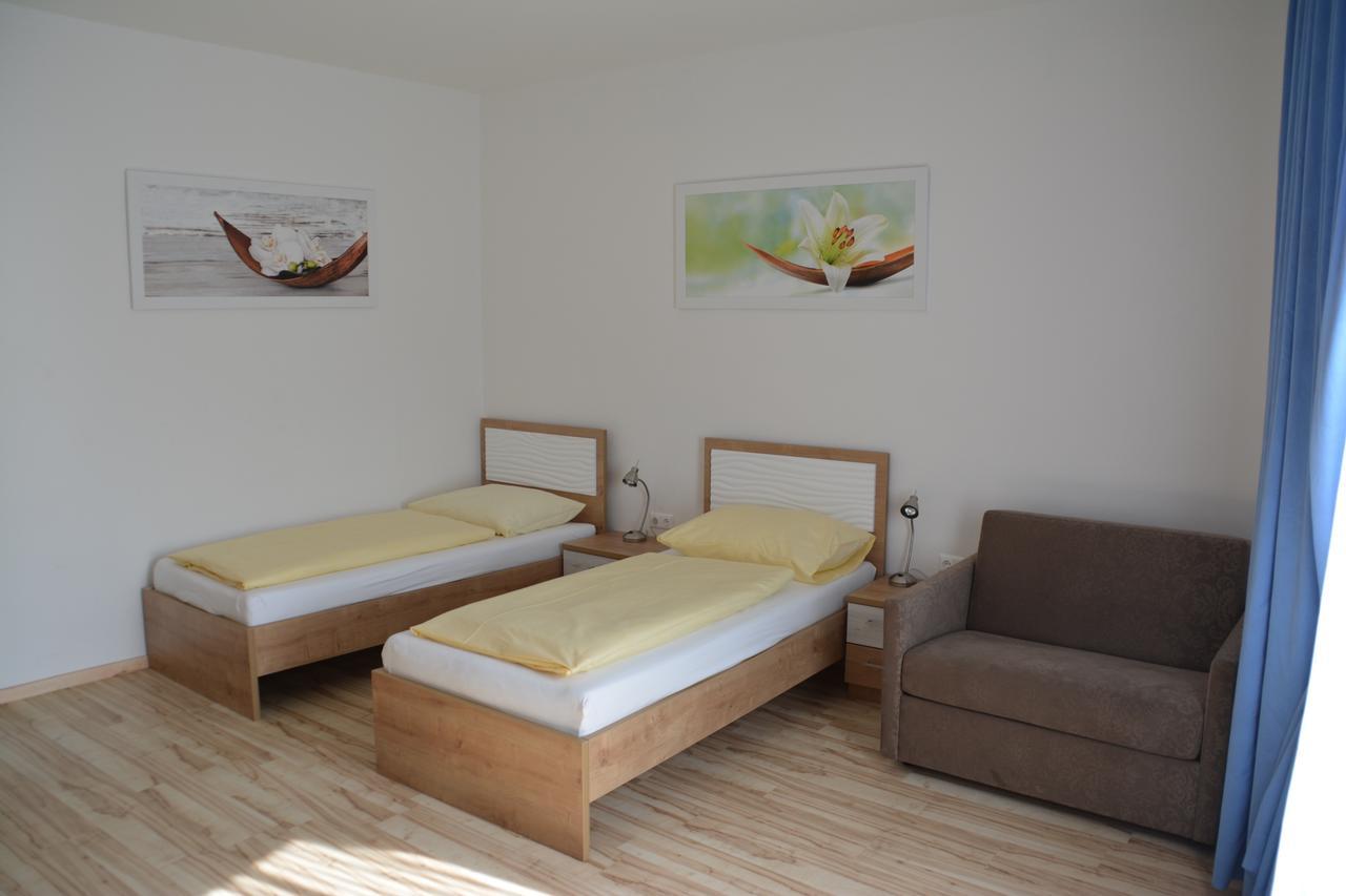 Hotel Lenau Stockerau Buitenkant foto