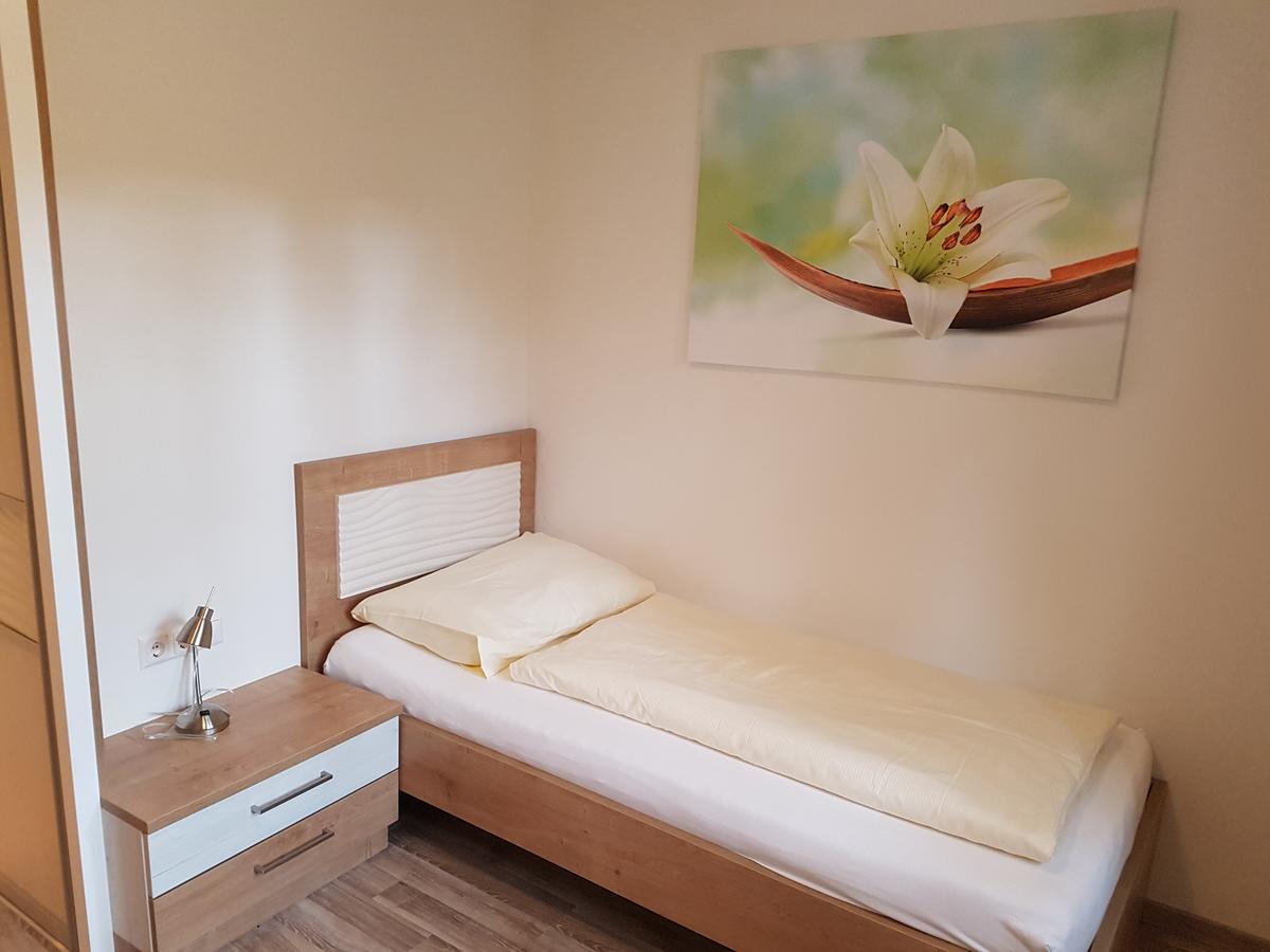 Hotel Lenau Stockerau Buitenkant foto