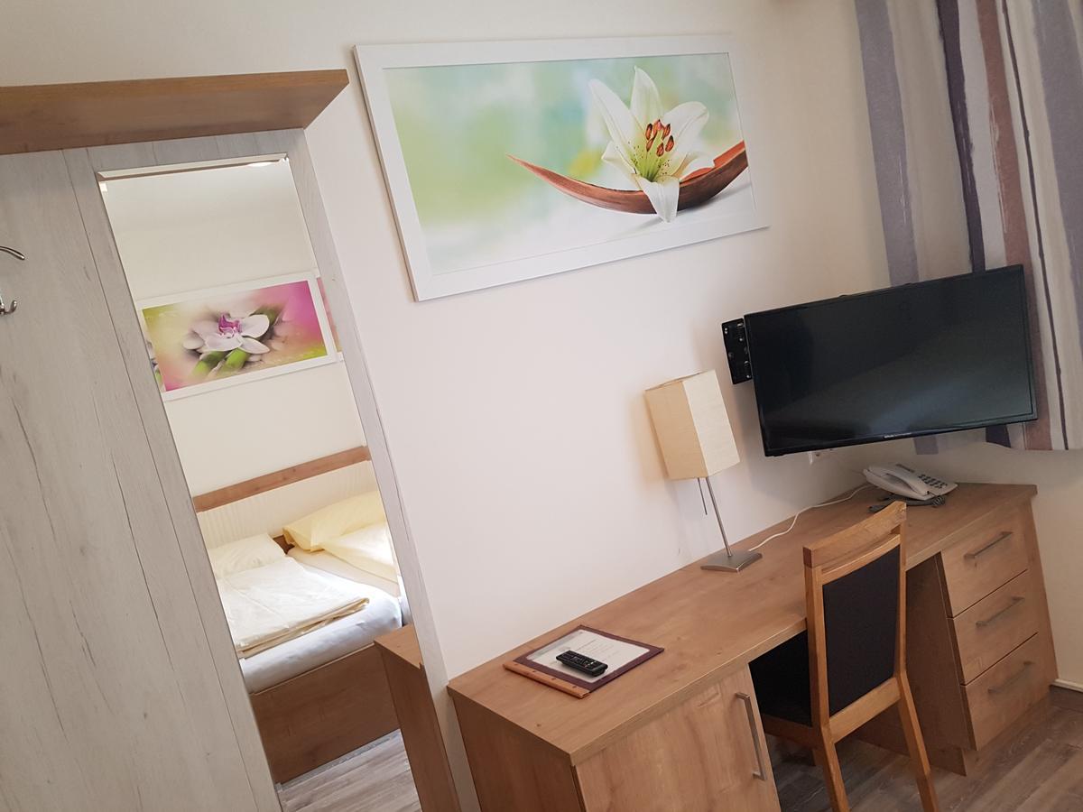 Hotel Lenau Stockerau Buitenkant foto