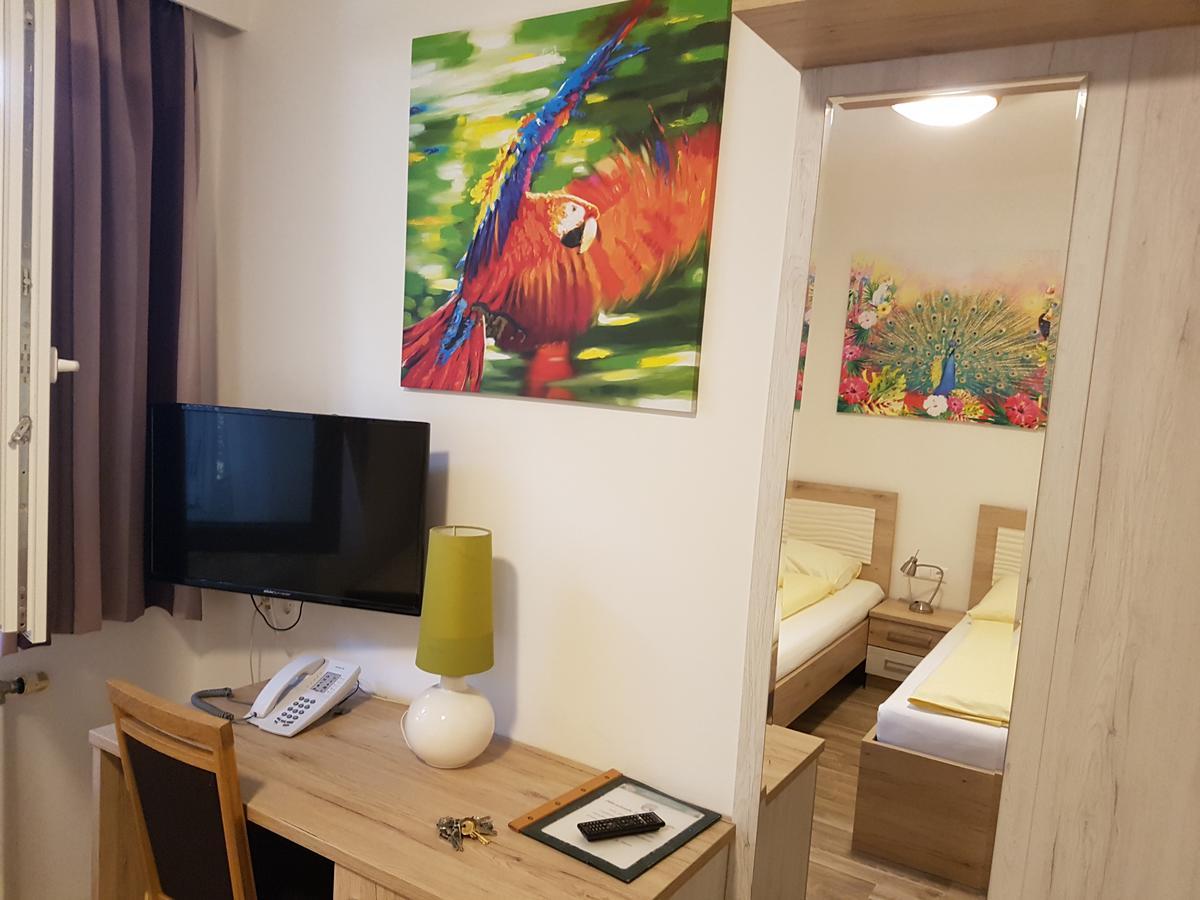 Hotel Lenau Stockerau Buitenkant foto