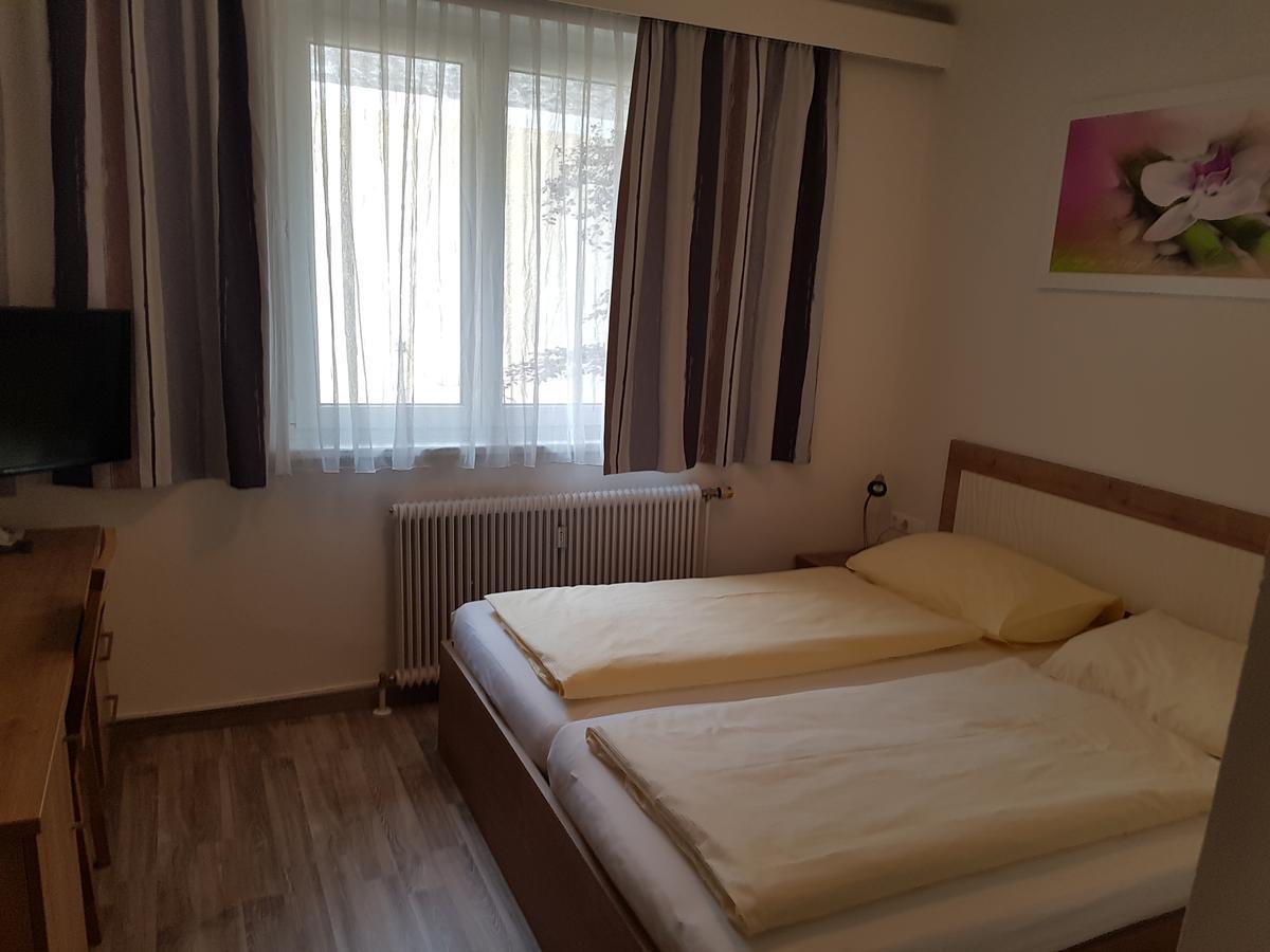 Hotel Lenau Stockerau Buitenkant foto