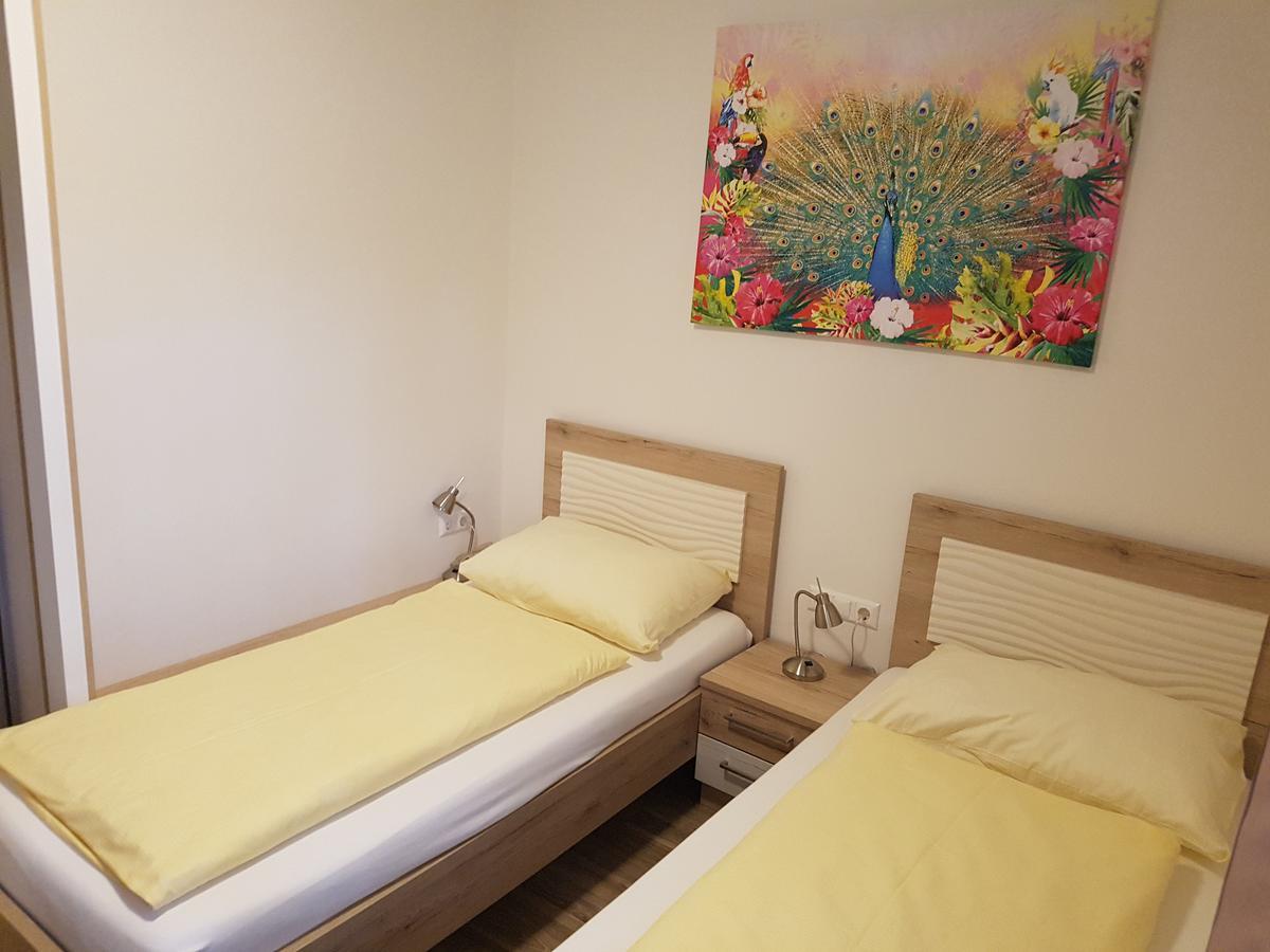 Hotel Lenau Stockerau Buitenkant foto