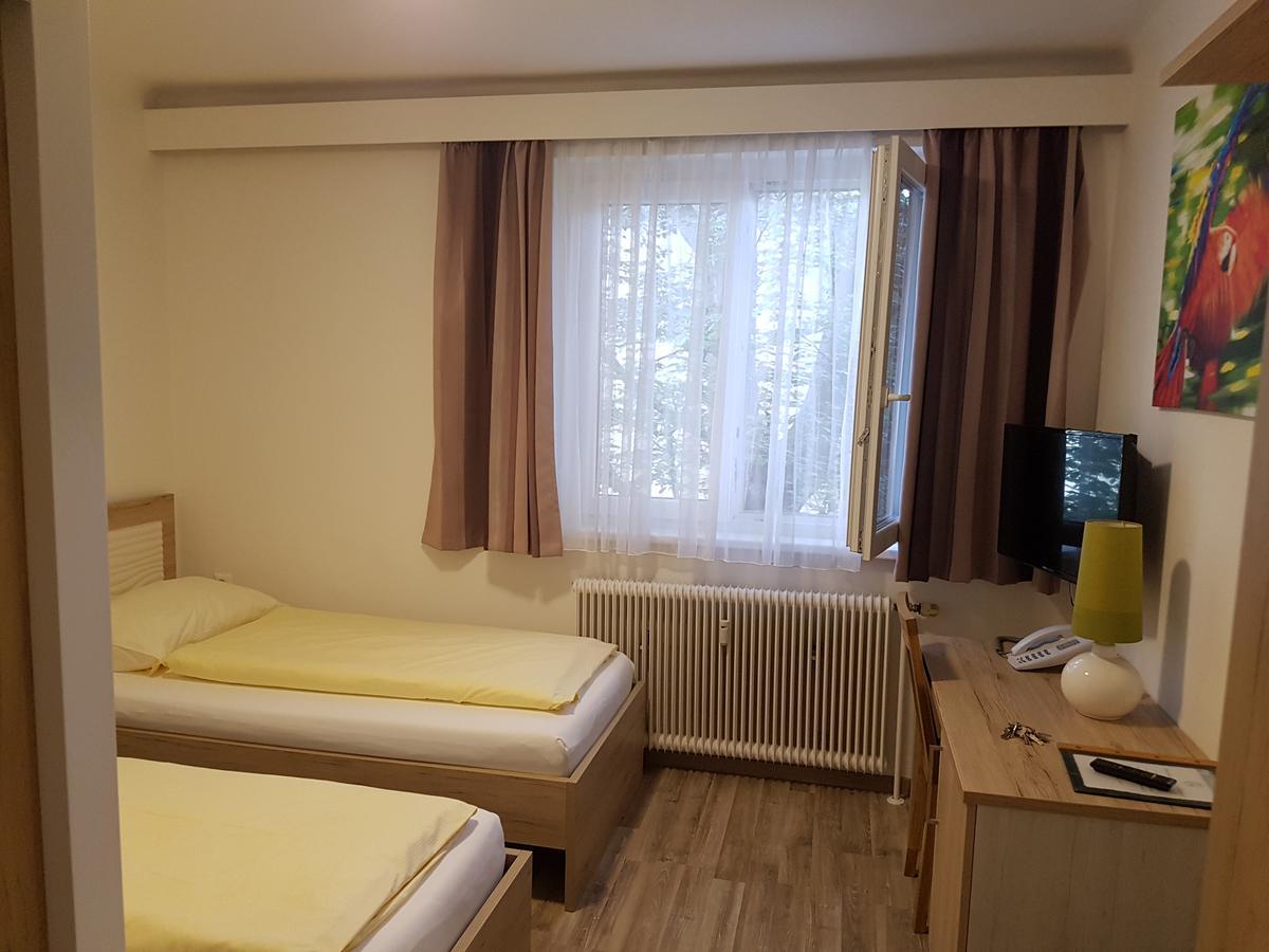 Hotel Lenau Stockerau Buitenkant foto